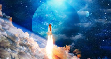 Roketler yıldızlı gökyüzünde uzaya fırlatılıyor. Roket uzay kavramına başlıyor. NASA tarafından desteklenen bu görüntünün elementleri