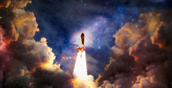 Spaceship Flight Space Shuttle Launch Clouds Outer Space Dark Space — Stock Photo, Image