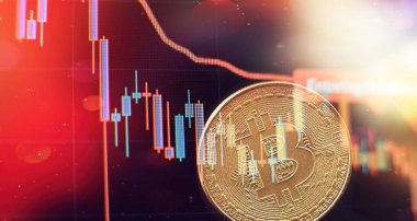 Mum çubuğu grafiği ve dijital arkaplanı olan altın bitcoinler. Simge harfli altın sikke B-Madencilik veya engelleme teknolojisi