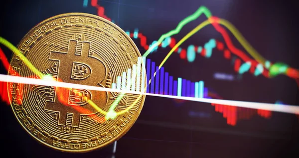 Kripto para birimi bitcoin altın sikke ve çözülmüş grafik arkaplan.