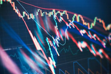Borsa ve fintech kavramı. Monitörde soyut finansal ticaret grafikleri.