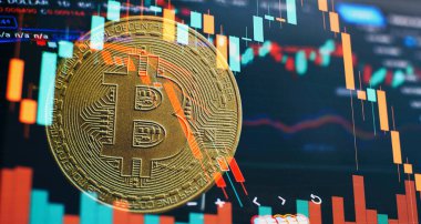 Sanal kripto para birimi kavramı. Bitcoin kripto para birimi arkaplanda bulanık mum boyası şeması ve yansıması ile