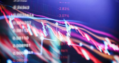 Koyu mavi arkaplan üzerinde dijital grafik arayüzü. Borsa ve finansal başarı kavramı.