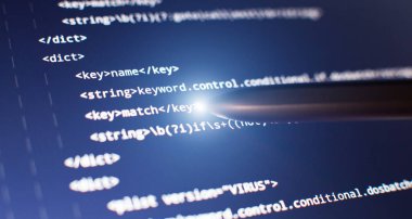 Soyut bilgisayar kodları. Yazılım geliştiricisinin kod ekranı programlanıyor. Yazılım Programlama Çalışma Süresi.