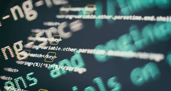 Laptop Kapanış Fotoğrafında HTML Kodu Web sitesi. Modern teknoloji. Yenilikçi başlangıç projesi.