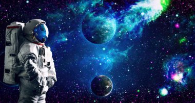 Uzayda astronot. Kozmik sanat, bilim kurgu duvar kağıdı. Derin uzayın güzelliği. Bu görüntünün elementleri NASA tarafından desteklenmektedir