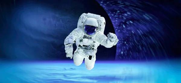太空人在外层空间行星 用于墙纸和印刷的高分辨率理想 美国航天局提供的这一图像的要素 — 图库照片