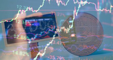 Bitcoin kripto altın sikke. Kripto para değişimi ticareti. Arka planda altın Bitcoin kripto para birimi