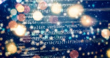 Dizüstü bilgisayarda programlama işlevleri yazılıyor. Büyük veriler ve internetteki eğilimler. Yazılım geliştirme. İnternet güvenliği hacklemesi