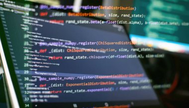Bilgi işlem. Python kod bilgisayar ekranı. Mobil uygulama tasarımı kavramı.