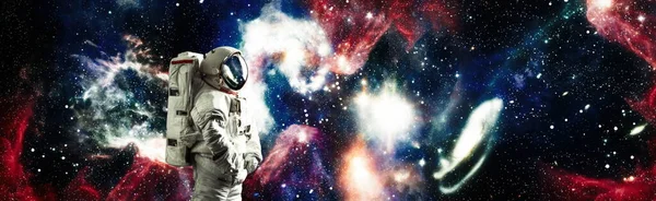 Bild Astronaut Rymdpromenader Med Glödande Stjärnor Astronaut Yttre Rymden Delar — Stockfoto