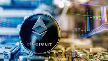Şifreli para birimi Ethereum (ETH) anakart mavi arkaplan önünde