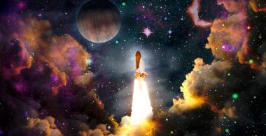 Roketler yıldızlı gökyüzünde uzaya fırlatılıyor. Uzay aracı duman bulutlarıyla uzaya uçar. Bu görüntünün elementleri NASA tarafından desteklenmektedir