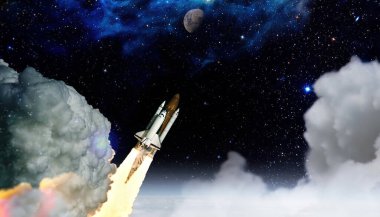 Uzay mekiği uzaya doğru havalanıyor. Arkaplanda yıldızlar olan karanlık uzay. Uzay gemisi uçuşu. Bu görüntünün elementleri NASA tarafından desteklenmektedir