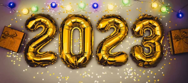 2023年新年のお祝い 2023年とグリッタースターと箔風船番号 フラットレイ メリークリスマスとハッピーホリデーグリーティングカード フレーム バナー — ストック写真