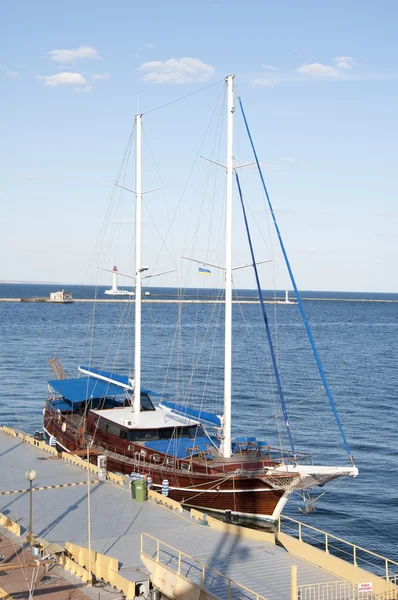 Yacht in the port of Odessa — Stock Photo, Image