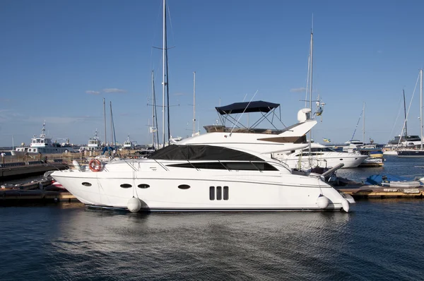 Yacht in the port of Odessa — Stock Photo, Image