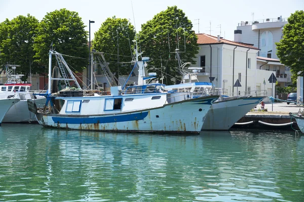 Яхта в Порто ді Каттоліка — стокове фото
