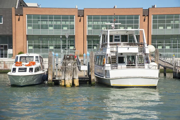 Yachts on the water — Stock Photo, Image