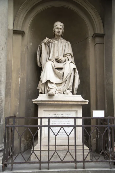 フィレンツェ アルノルフォ ・ ディ ・ カンビオの像 — ストック写真