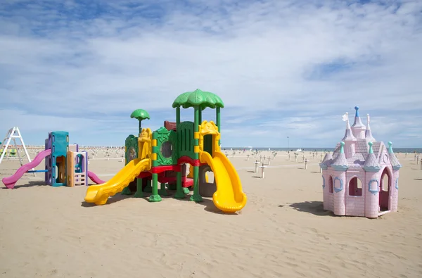 En lekplats på stranden — Stockfoto