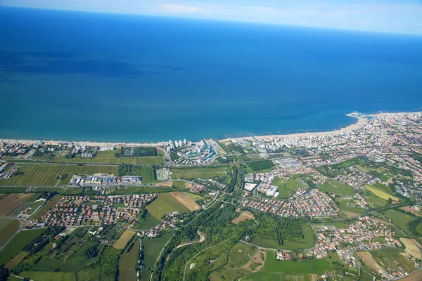 Bir deniz manzarası üzerinde havadan görüntüleme — Stok fotoğraf