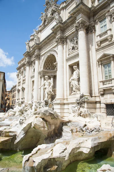 Roma, Itália - Fonte de Trevi famosa — Fotografia de Stock
