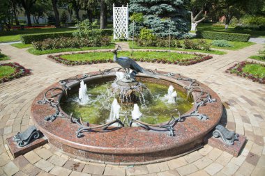 Granit tavus kuşuyla çeşme