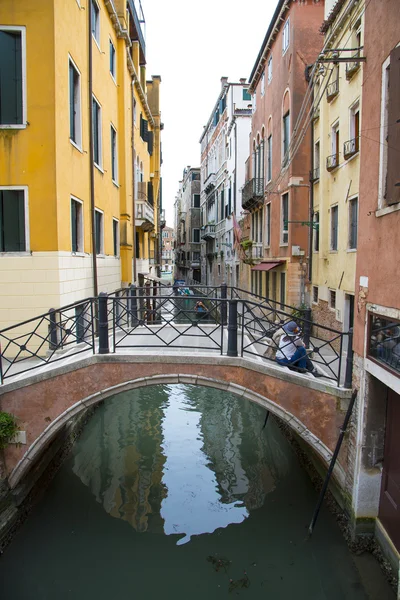 Kanal in Venedig, Italien — Stockfoto