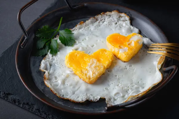 Homemade fried egg in a vintage pan a grey background. — Stock Photo, Image