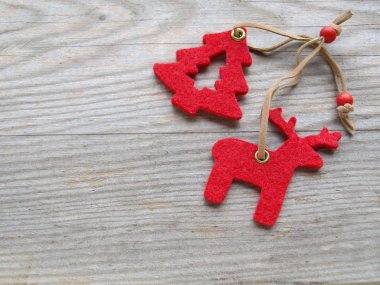 Ren geyiği ve Noel ağacı