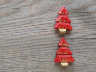 Kırmızı Noel ağaçları