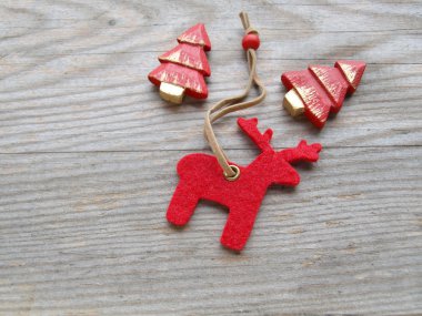 Ren geyiği ve Noel ağacı