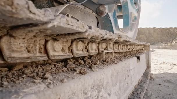 Close-up view of caterpillar tractor - crawler bulldozer on construction site or quarry. Mining heavy machinery details. Earthmoving, excavations, digging on soils. — Stock Video