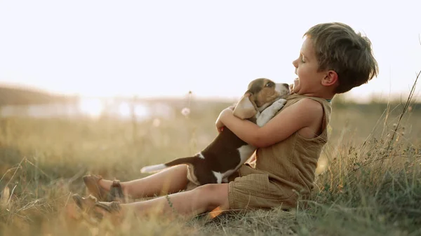 Cute Little Boy Playing Beagle Puppy Countryside Nature Background Child — Stock fotografie