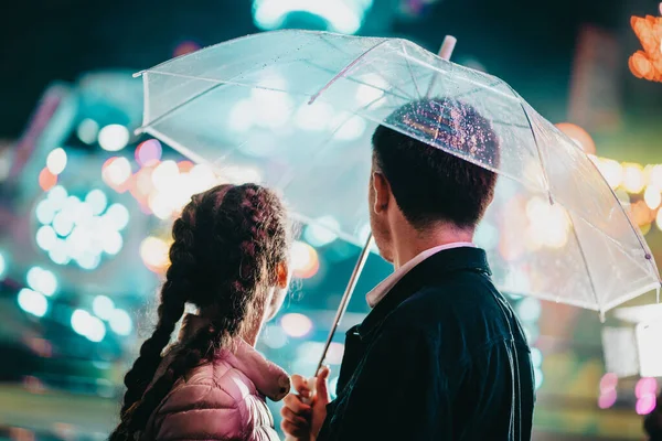 Young Beautiful Couple Spending Time Together Date Amusement Park Night — Foto Stock