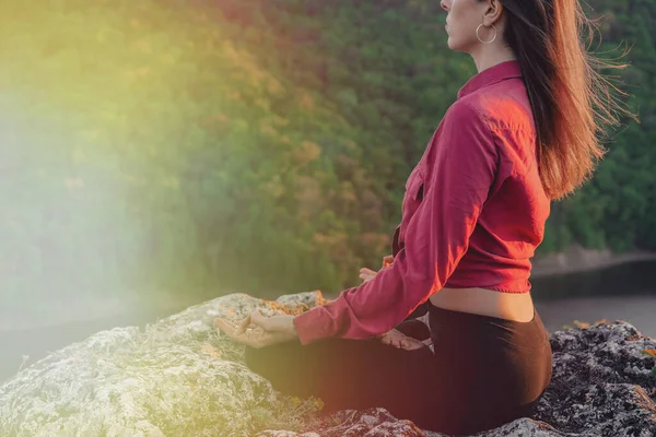 Peaceful Yogi Woman Sitting Lotus Meditating Feeling Free Front Wild — 스톡 사진