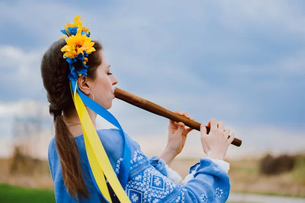Woman Playing Woodwind Wooden Flute Ukrainian Sopilka Outdoors Folk Music — Fotografia de Stock