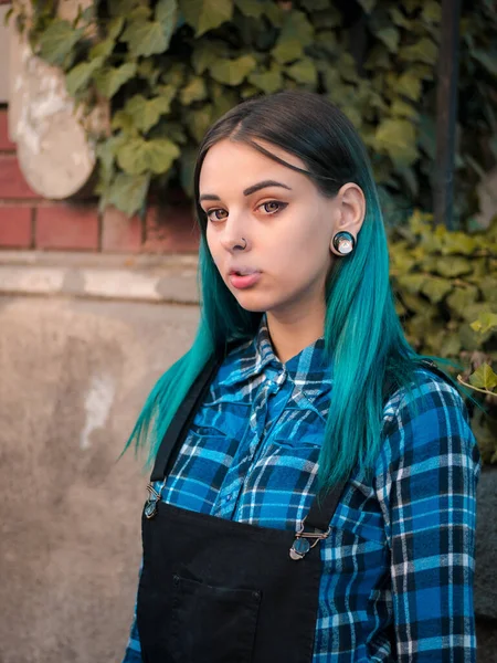 Young Attractive Punk Girl Smoking Cigarette Hipster Blue Unusial Dyed — Stock Photo, Image