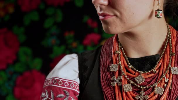 Authentic Woman Traditional Ukrainian Jewelry Necklace Costume Lady National Costume — Stockvideo