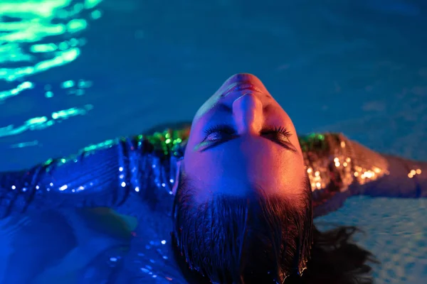Glamorous Sexy Woman Pool Water Neon Color Light Party Attractive — Stock Photo, Image