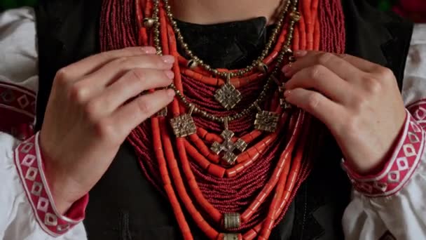 Demonstrating Traditional Antique Jewelry Necklace National Costume Ukraine Ukrainian Woman — Stockvideo