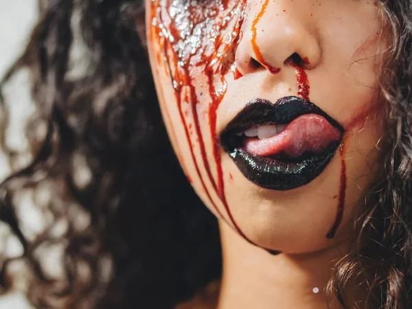 Retrato Assustador Jovem Zumbi Com Maquiagem Sangue Halloween Menina Batida — Fotografia de Stock