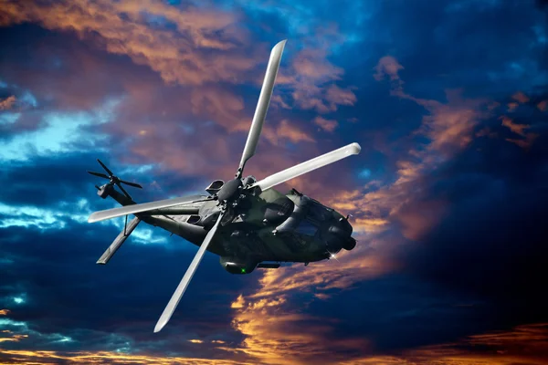 Hélicoptère au coucher du soleil — Photo