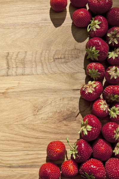 Fresh strawberries on wooden table — Stock Photo, Image