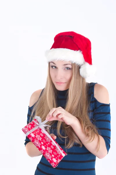 Felice giovane ragazza con scatola regalo — Foto Stock