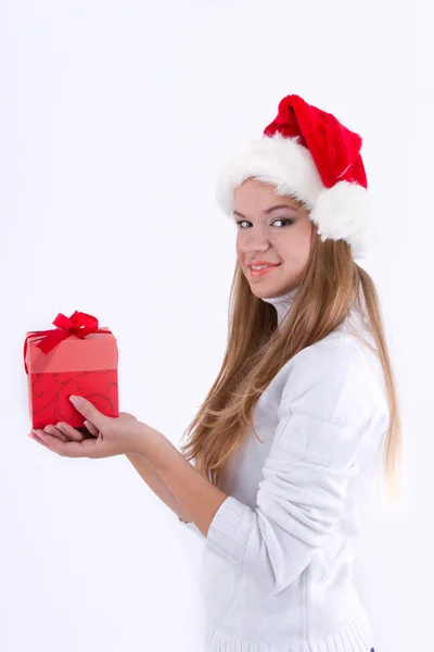 Felice giovane ragazza con scatola regalo — Foto Stock