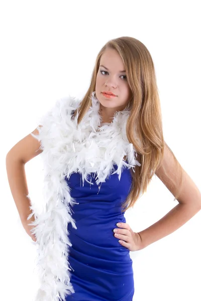 Kvinna i blå klänning med hennes vita fjädrar boa — Stockfoto