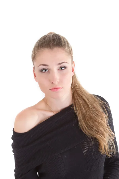 Блондинка в черном вязаном свитере — стоковое фото