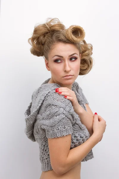 Pěkné blond zimní svetr — Stock fotografie